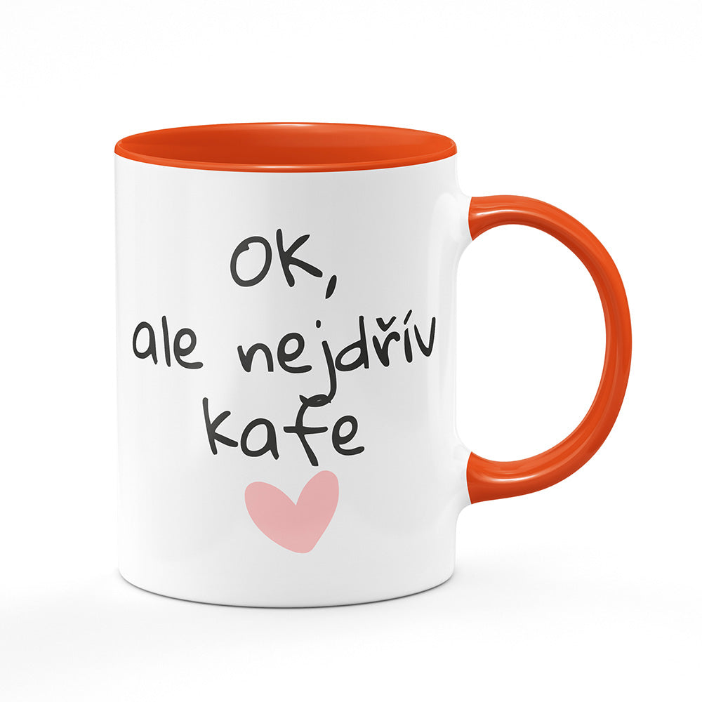 Keramický hrnek bílý s oranžovým lemem vnitřkem a uchem motiv OK, ale nejdřív kafe